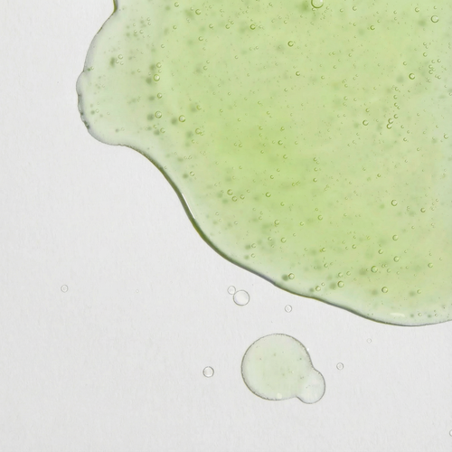Noni Superfood Glow Serum. Une formule à base de plantes qui transforme le teint terne 2 fois plus vite que les sérums classiques.